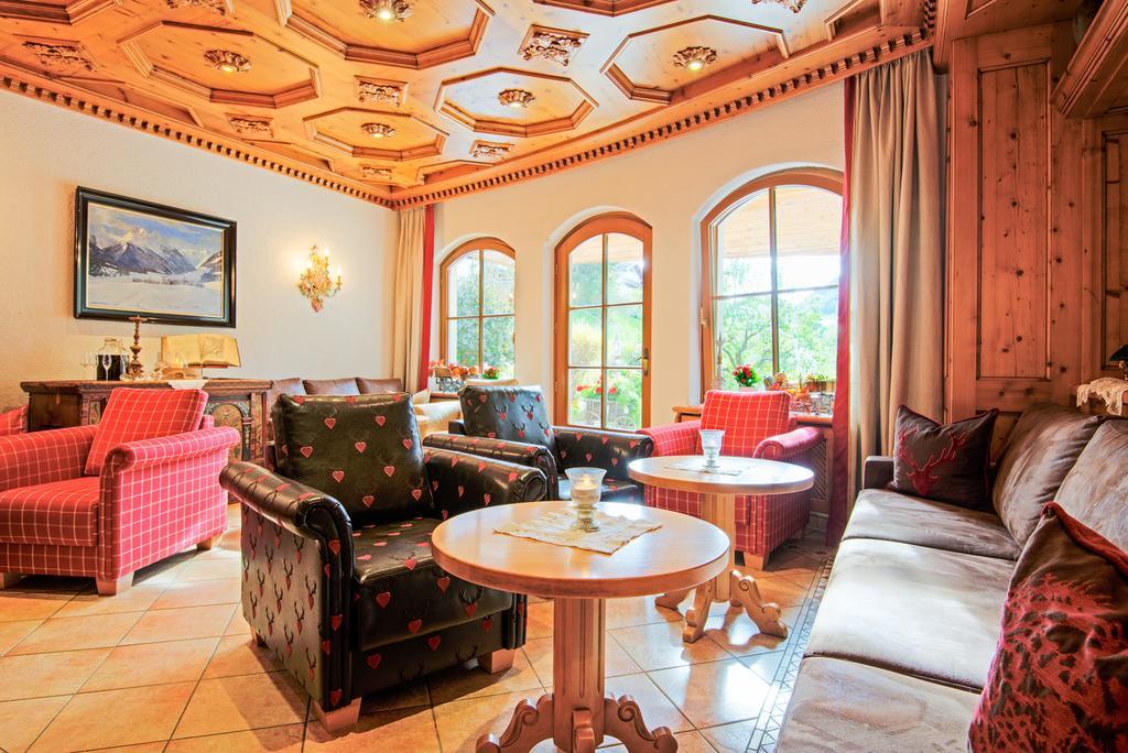 Familien- & Vitalhotel Auenhof Fulpmes Luaran gambar