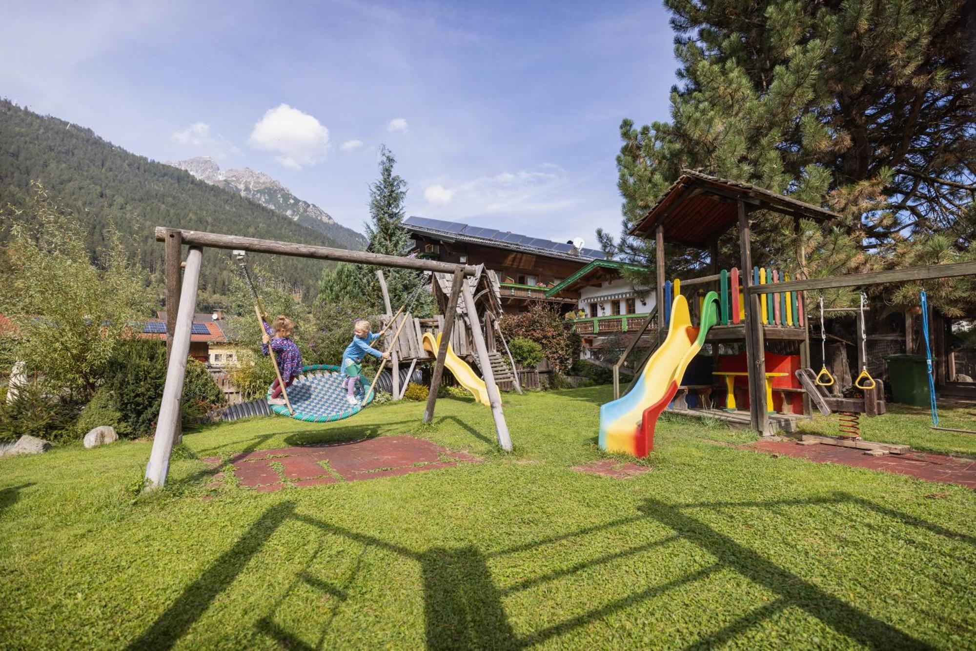 Familien- & Vitalhotel Auenhof Fulpmes Luaran gambar